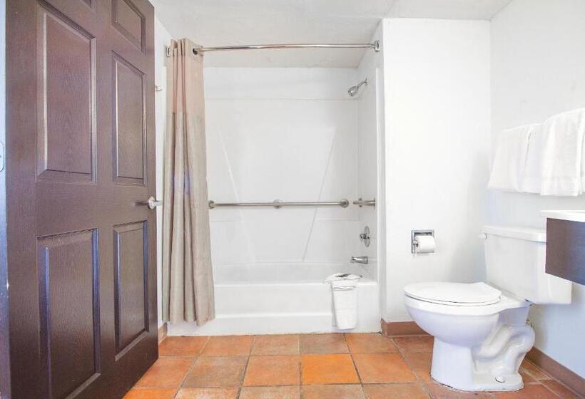 带大床的标准间, Studio 6 Oklahoma City, Ok  Airport