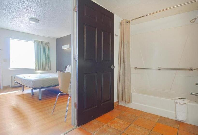 带大床的标准间, Studio 6 Oklahoma City, Ok  Airport