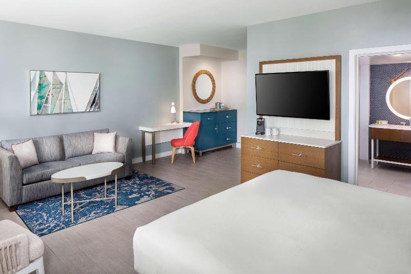 Standard-studio King-vuode, The Reach Key West, Curio Collection By Hilton