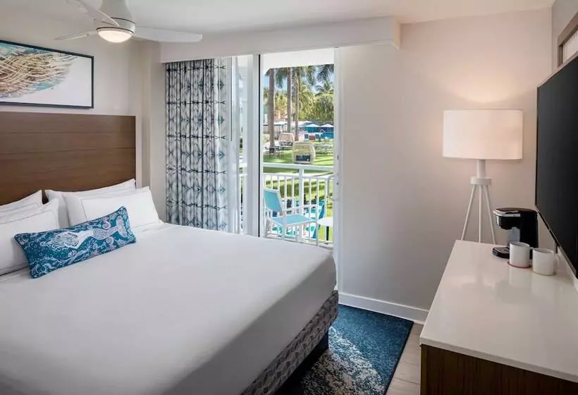 ダブルベッドのスタンダードスタジオ, The Reach Key West, Curio Collection By Hilton