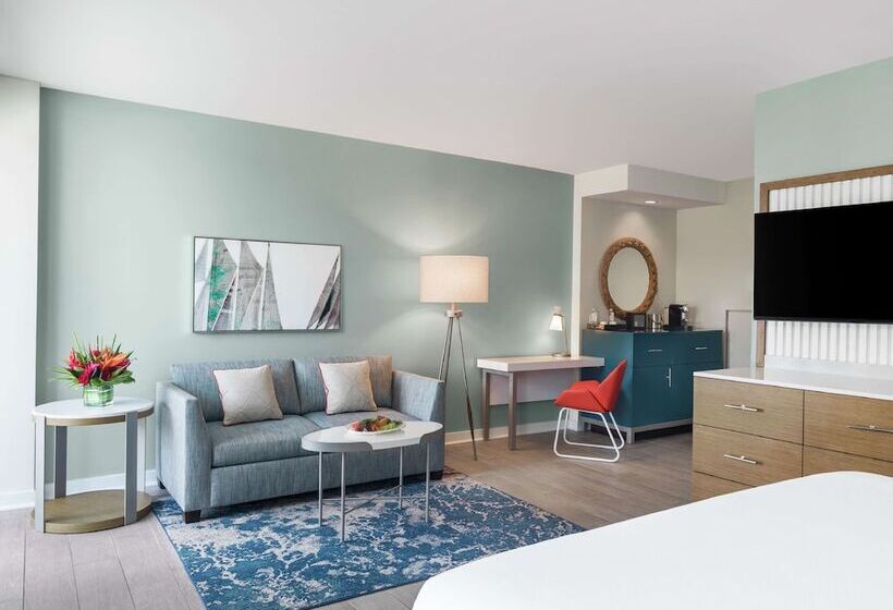 إستوديو قياسى سرير مزدوج, The Reach Key West, Curio Collection By Hilton