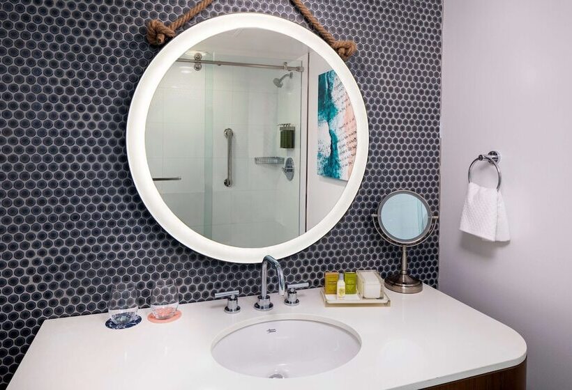 إستوديو بريميوم, The Reach Key West, Curio Collection By Hilton