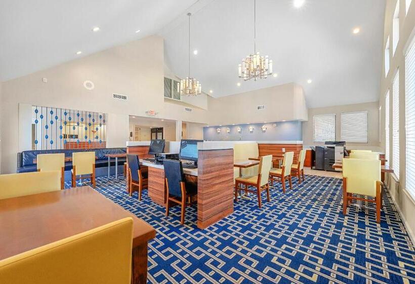 Suite met 2 Slaapkamers, Avia Residences On Savoy   Extended Stay