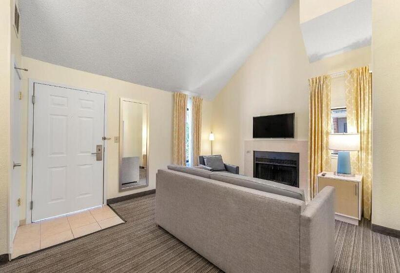 جناح غرفتين نوم, Avia Residences On Savoy   Extended Stay