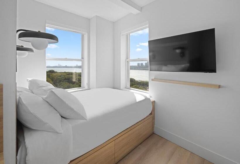 سوئیت با چشمانداز رودخانه, Riverside Tower Hotel