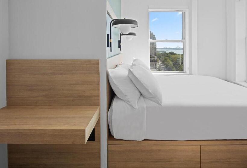 سوئیت با چشمانداز رودخانه, Riverside Tower Hotel