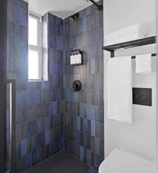 سوئیت با چشمانداز رودخانه, Riverside Tower Hotel