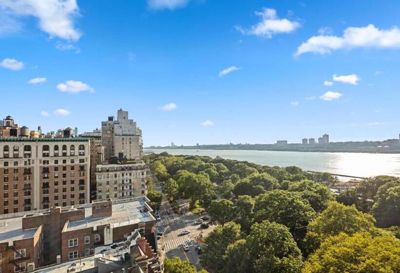 سوئیت با چشمانداز رودخانه, Riverside Tower Hotel