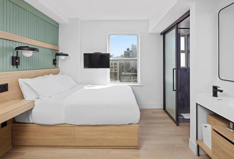 سوئیت با چشمانداز رودخانه, Riverside Tower Hotel