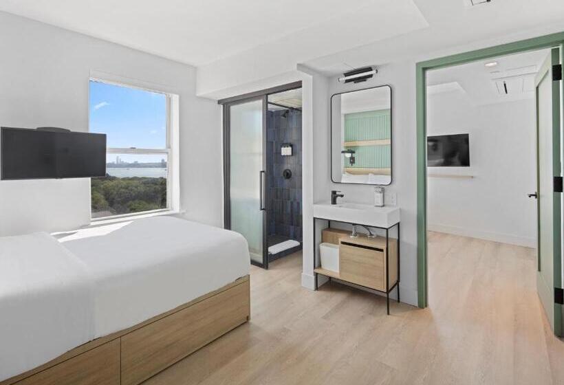 سوئیت با چشمانداز رودخانه, Riverside Tower Hotel