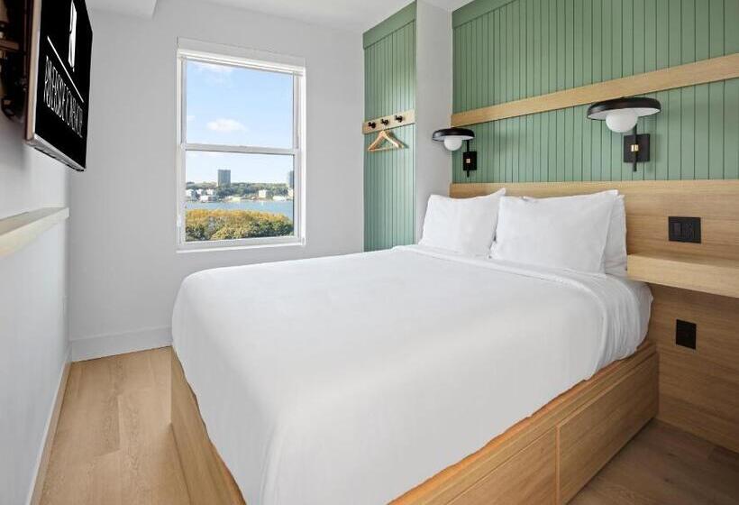 سوئیت برای معلولان, Riverside Tower Hotel