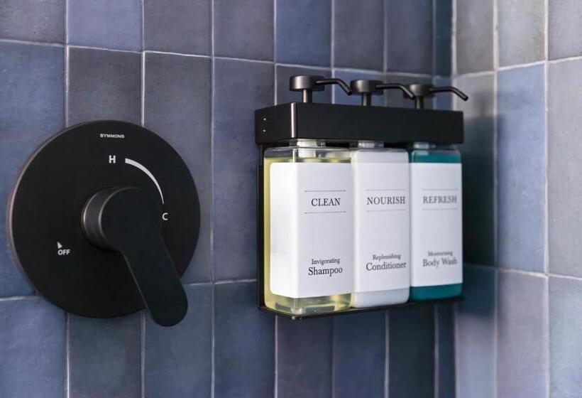 اتاق استاندارد, Riverside Tower Hotel