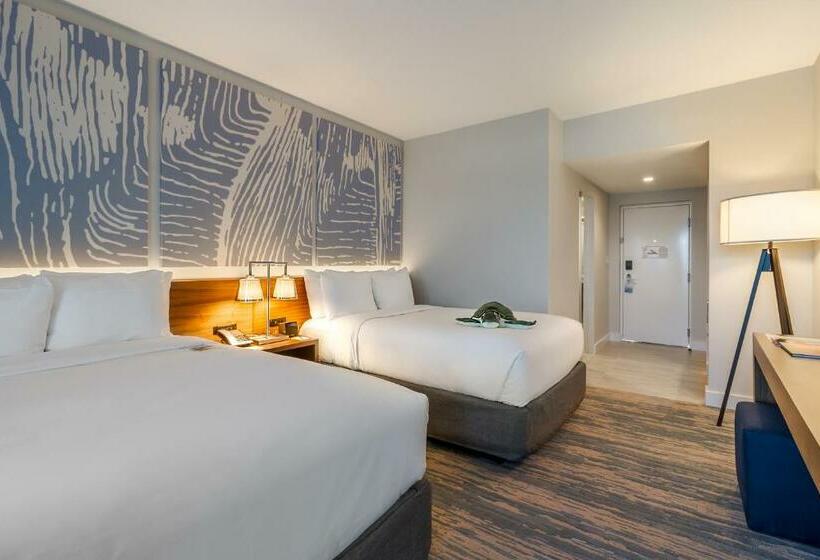 带2个双人床的标准工作室, B Ocean Resort Fort Lauderdale Beach