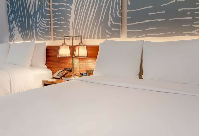 带2个双人床的标准工作室, B Ocean Resort Fort Lauderdale Beach