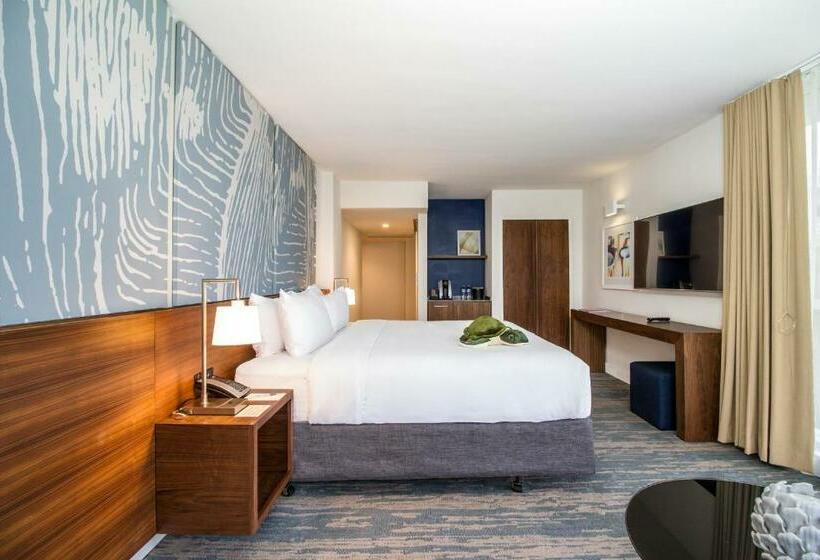 キングサイズベッドのジュニアスイート, B Ocean Resort Fort Lauderdale Beach