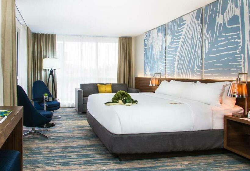 带大床的小型套房, B Ocean Resort Fort Lauderdale Beach