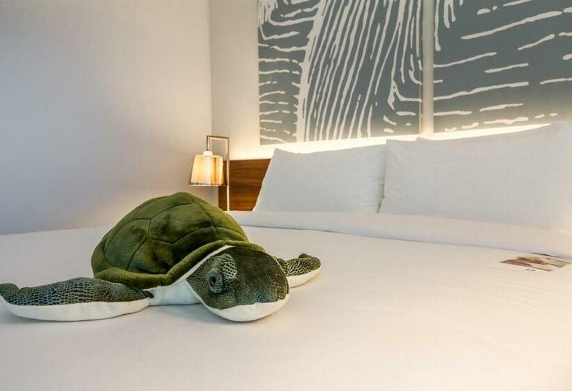 适合残疾人士使用的带超级大床的标准间, B Ocean Resort Fort Lauderdale Beach