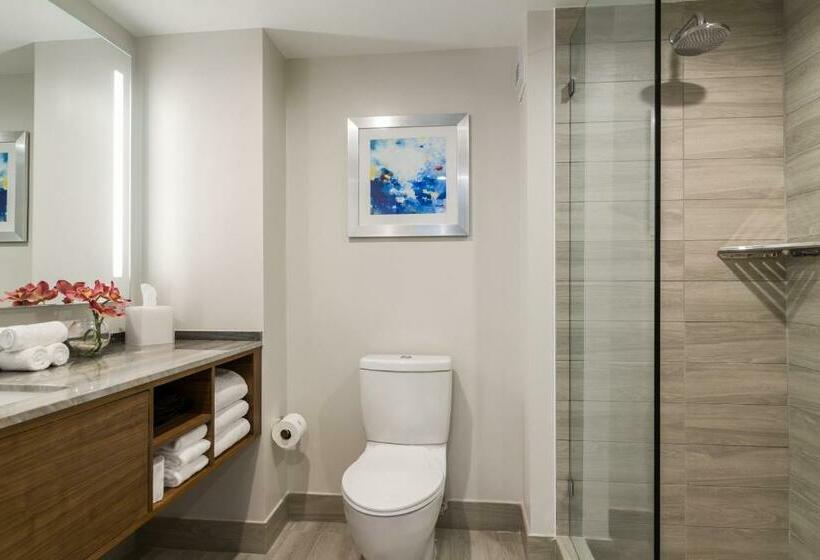 身障者適用キングサイズベッドルーム, B Ocean Resort Fort Lauderdale Beach
