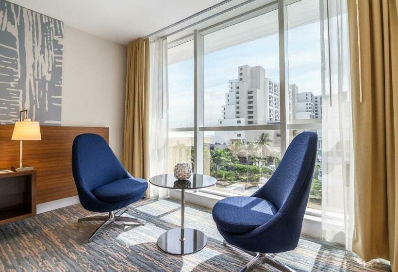 适合残疾人士使用的带超级大床的标准间, B Ocean Resort Fort Lauderdale Beach