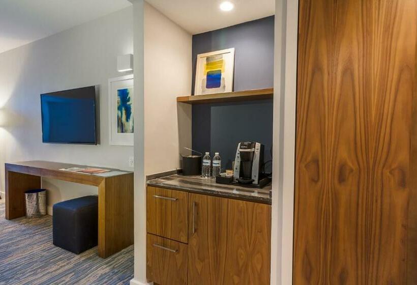 带大床的标准间, B Ocean Resort Fort Lauderdale Beach