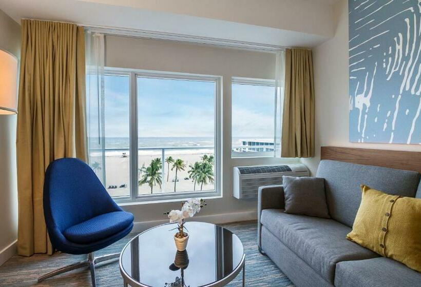 带大床的标准间, B Ocean Resort Fort Lauderdale Beach