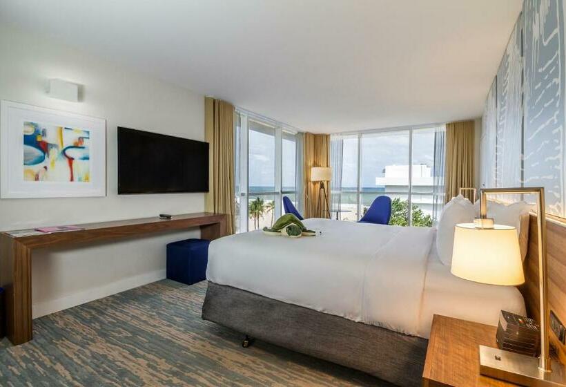 带大床的套房, B Ocean Resort Fort Lauderdale Beach