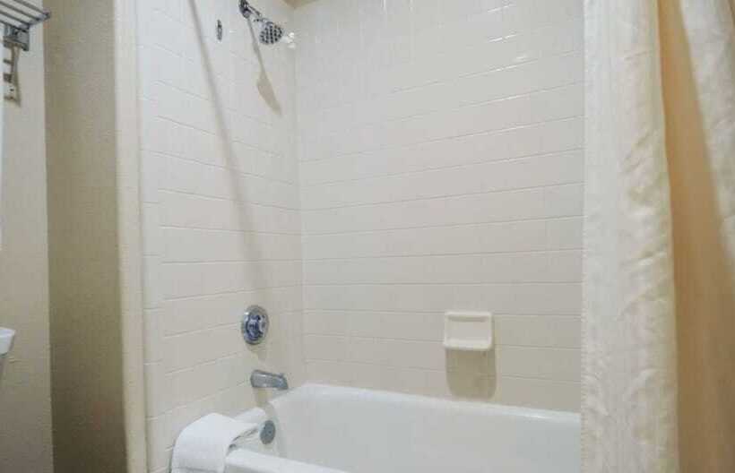 استودیوی استاندارد, Bell Rock Inn