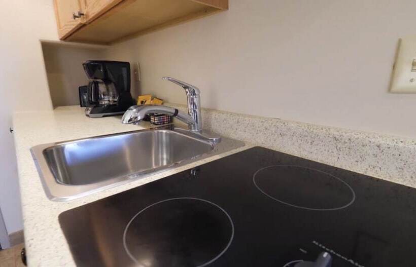 استودیوی استاندارد, Bell Rock Inn