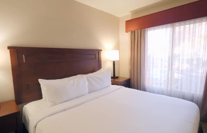 استودیوی استاندارد, Bell Rock Inn