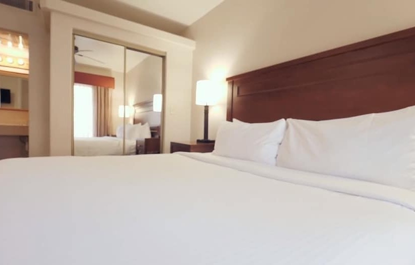 스탠다드 스튜디오, Bell Rock Inn