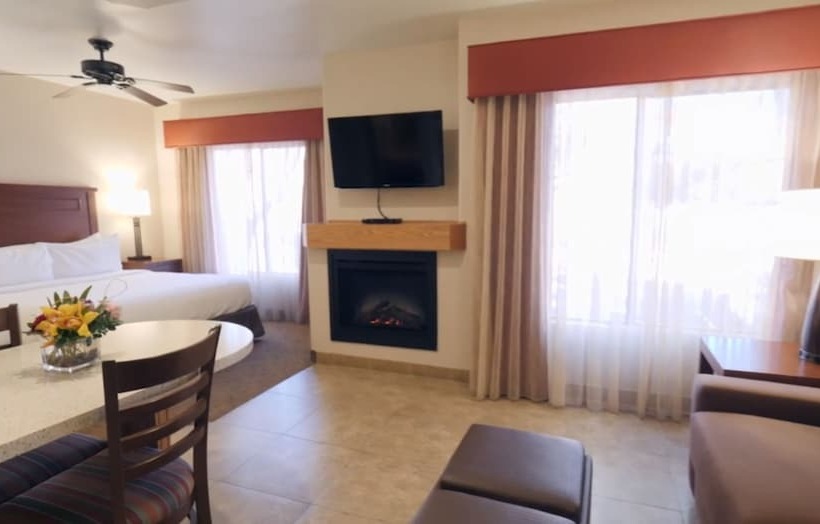 استودیوی استاندارد, Bell Rock Inn