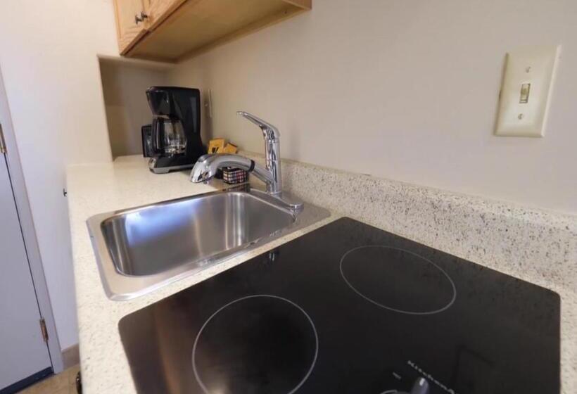 استودیوی استاندارد, Bell Rock Inn