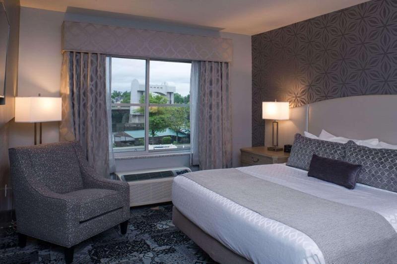 강 전망 스위트, Best Western Plus Franklin Square Inn