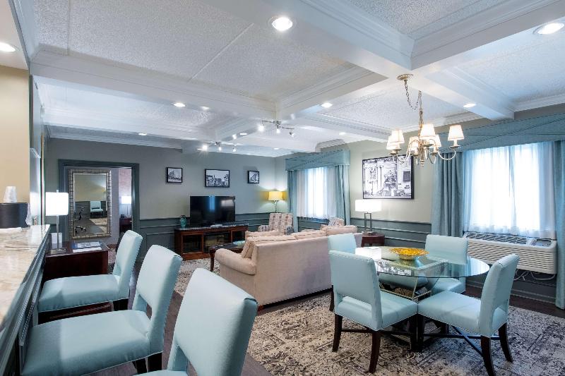 스위트 킹사이즈 침대, Best Western Plus Franklin Square Inn