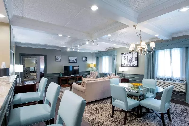 キングサイズベッドのスイートルーム, Best Western Plus Franklin Square Inn