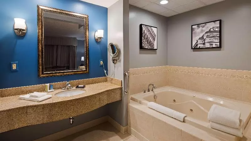 キングサイズベッドのスイートルーム, Best Western Plus Franklin Square Inn