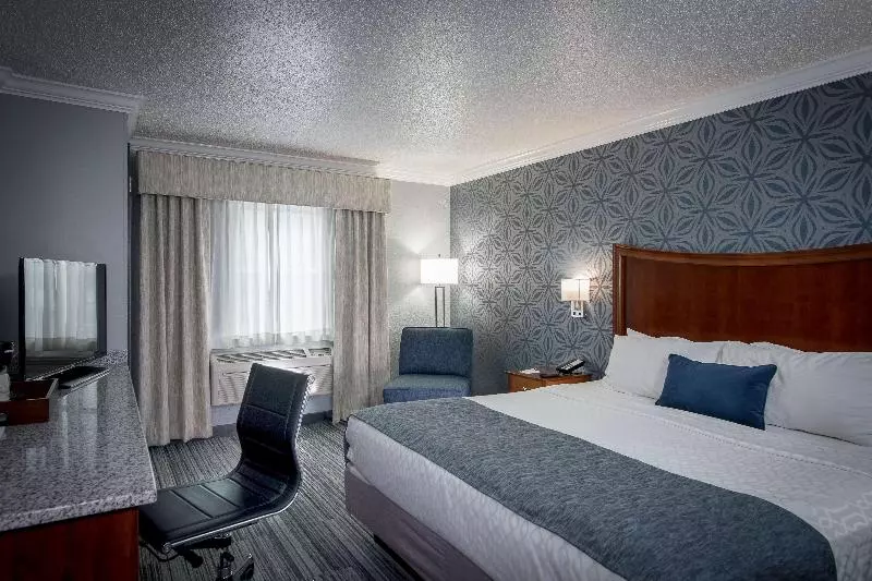 キングサイズベッドのスタンダードルーム, Best Western Plus Franklin Square Inn