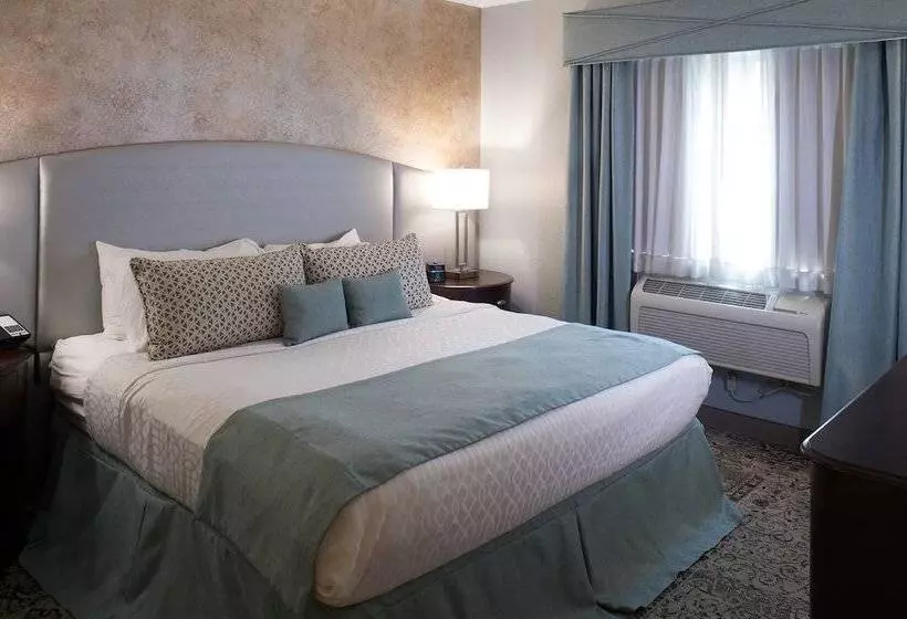スイート, Best Western Plus Franklin Square Inn