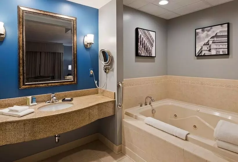 スイート, Best Western Plus Franklin Square Inn