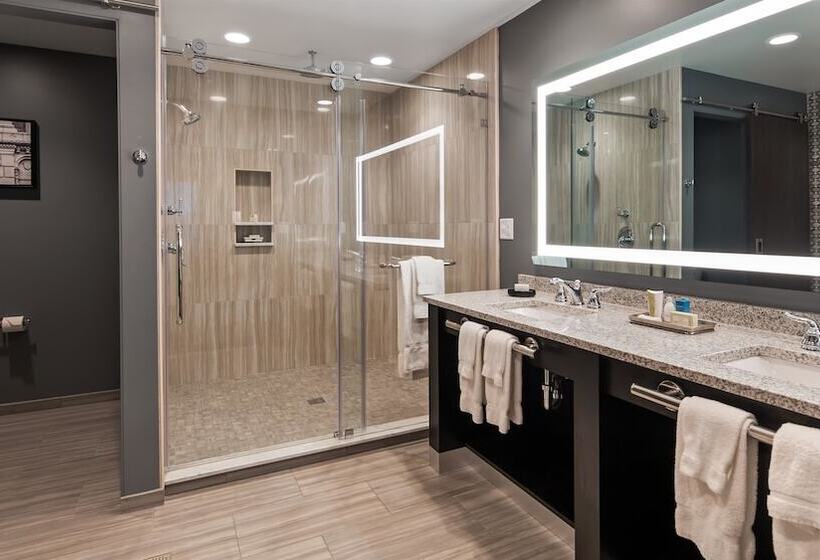 강 전망 스위트, Best Western Plus Franklin Square Inn