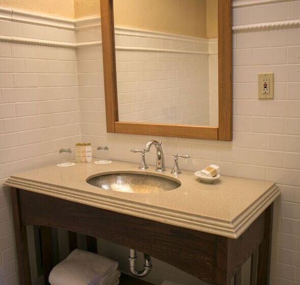 ２ダブルベッドのスタンダードルーム, The Omni Grove Park Inn & Spa   Asheville