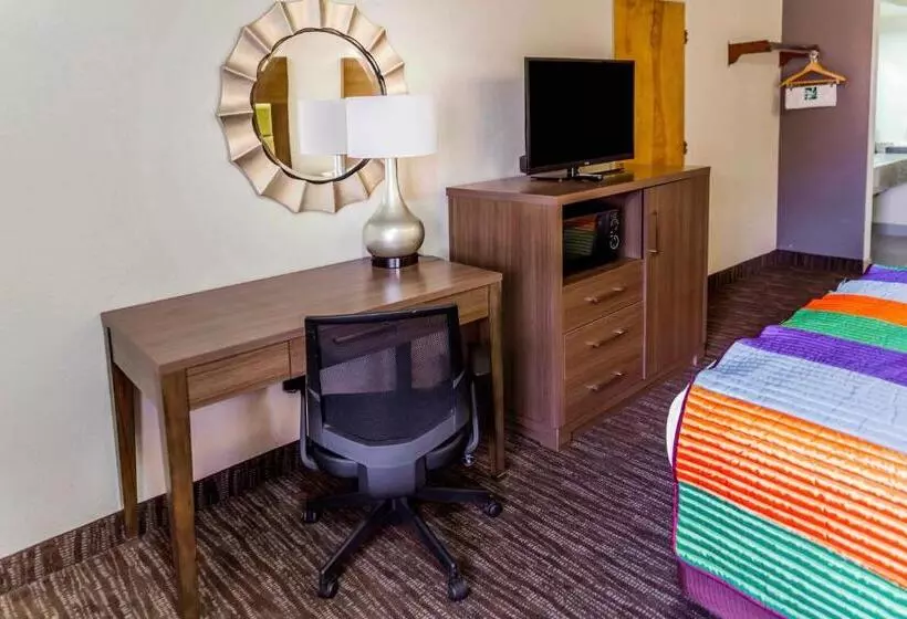 キングサイズベッドのスタンダードルーム, Quality Inn San Angelo