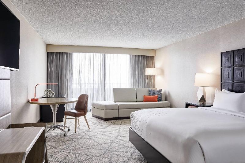 חדר סטנדרט עם מיטת קינג, Renaissance Denver Hotel & Conference Center