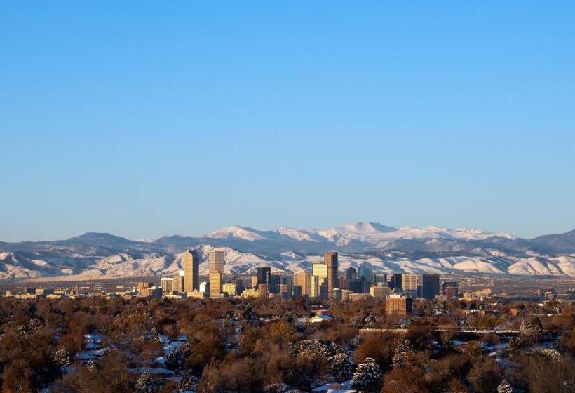 חדר סטנדרט עם מיטת קינג, Renaissance Denver Hotel & Conference Center
