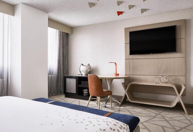 חדר סטנדרט עם מיטת קינג, Renaissance Denver Hotel & Conference Center