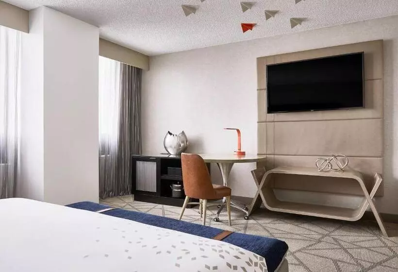 キングサイズベッドのスタンダードルーム, Renaissance Denver Hotel & Conference Center