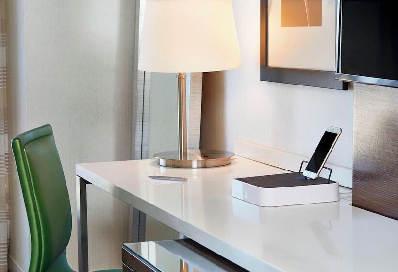 带2个双人床的标准工作室, Renaissance Nashville