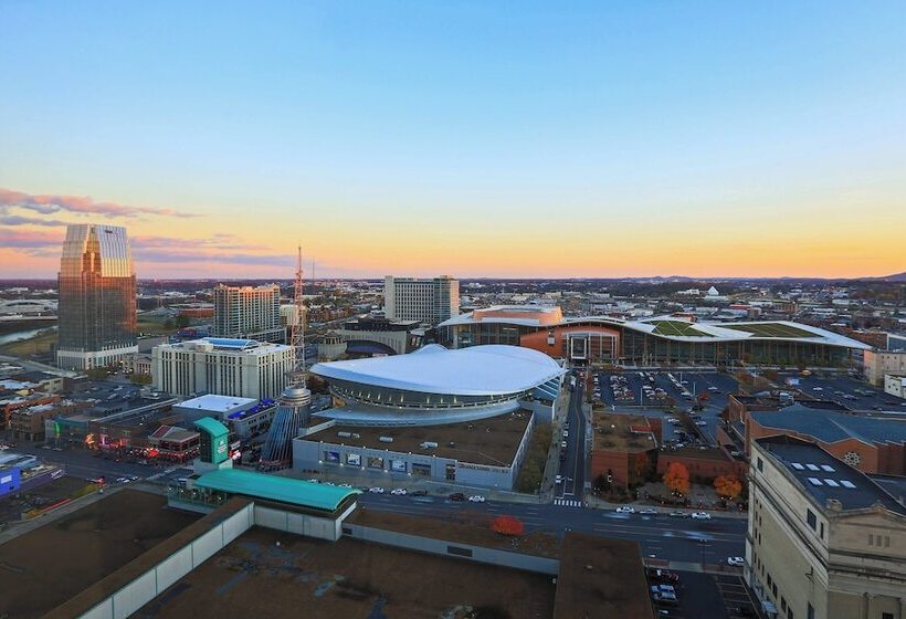 带2个双人床的标准工作室, Renaissance Nashville