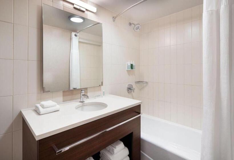 带大床的标准工作室, Residence Inn By Marriott New York Manhattan/ Midtown Eastside