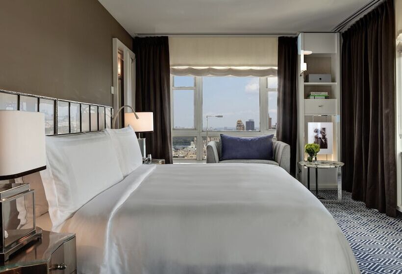 جناح, The Carlyle, A Rosewood